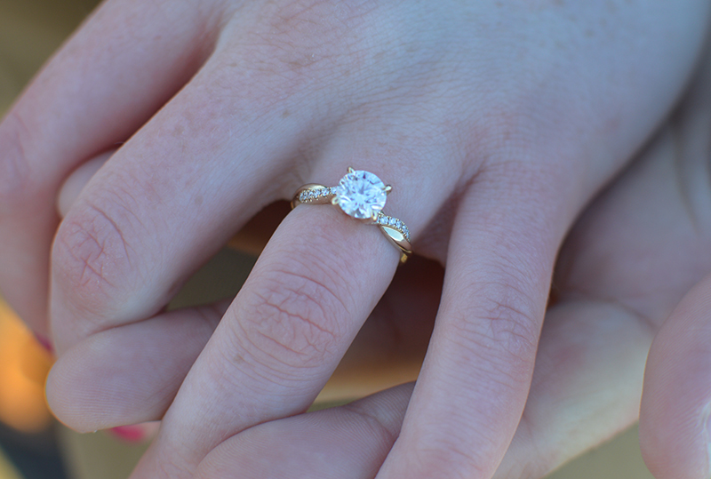 ROMA Round Diamond Vintage Engagement Ring