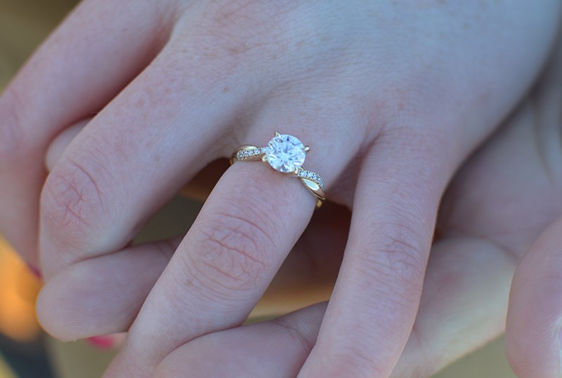 ROMA Round Diamond Vintage Engagement Ring